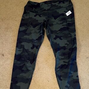 Old navy green camo- power soft leggings 7/8 ankle - NWT